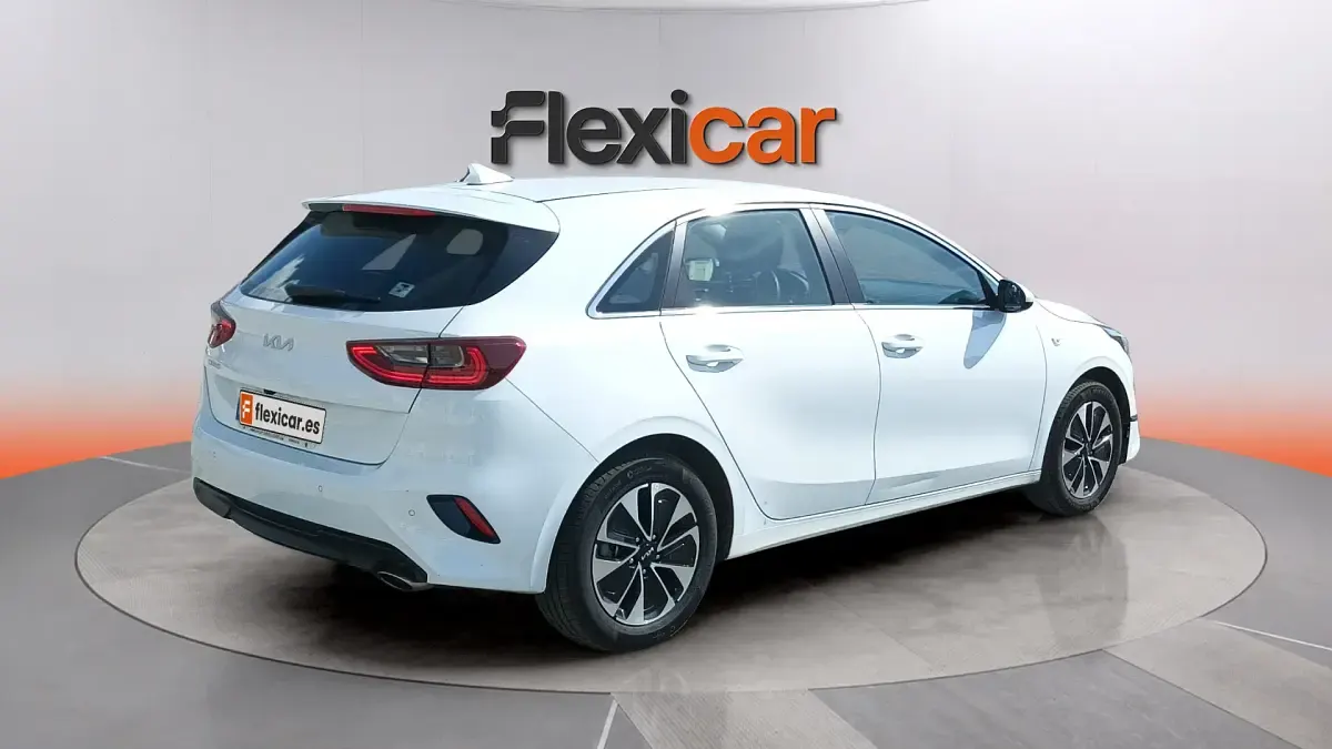 Usado Kia Ceed 101 CV (74 kW) 2024 Blanco Utilitario