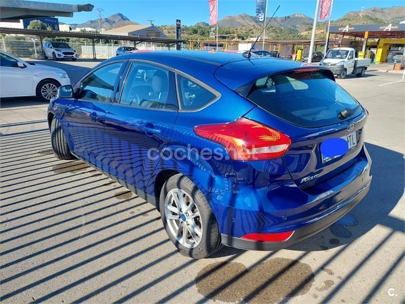 Usado Ford Focus Trend 120 CV (88 kW) 2016 Azul Berlina