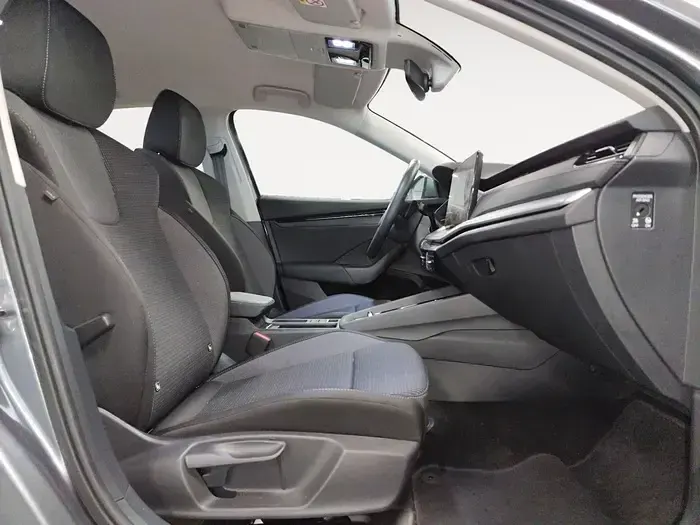 Usado Skoda Octavia Selection 150 CV (110 kW) 2025 Gris / plata Berlina