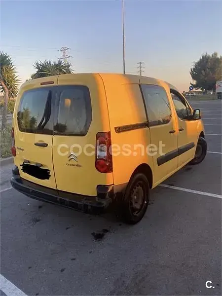 Usado Citroën Berlingo Live 100 CV (73 kW) 2018 Amarillo Monovolumen