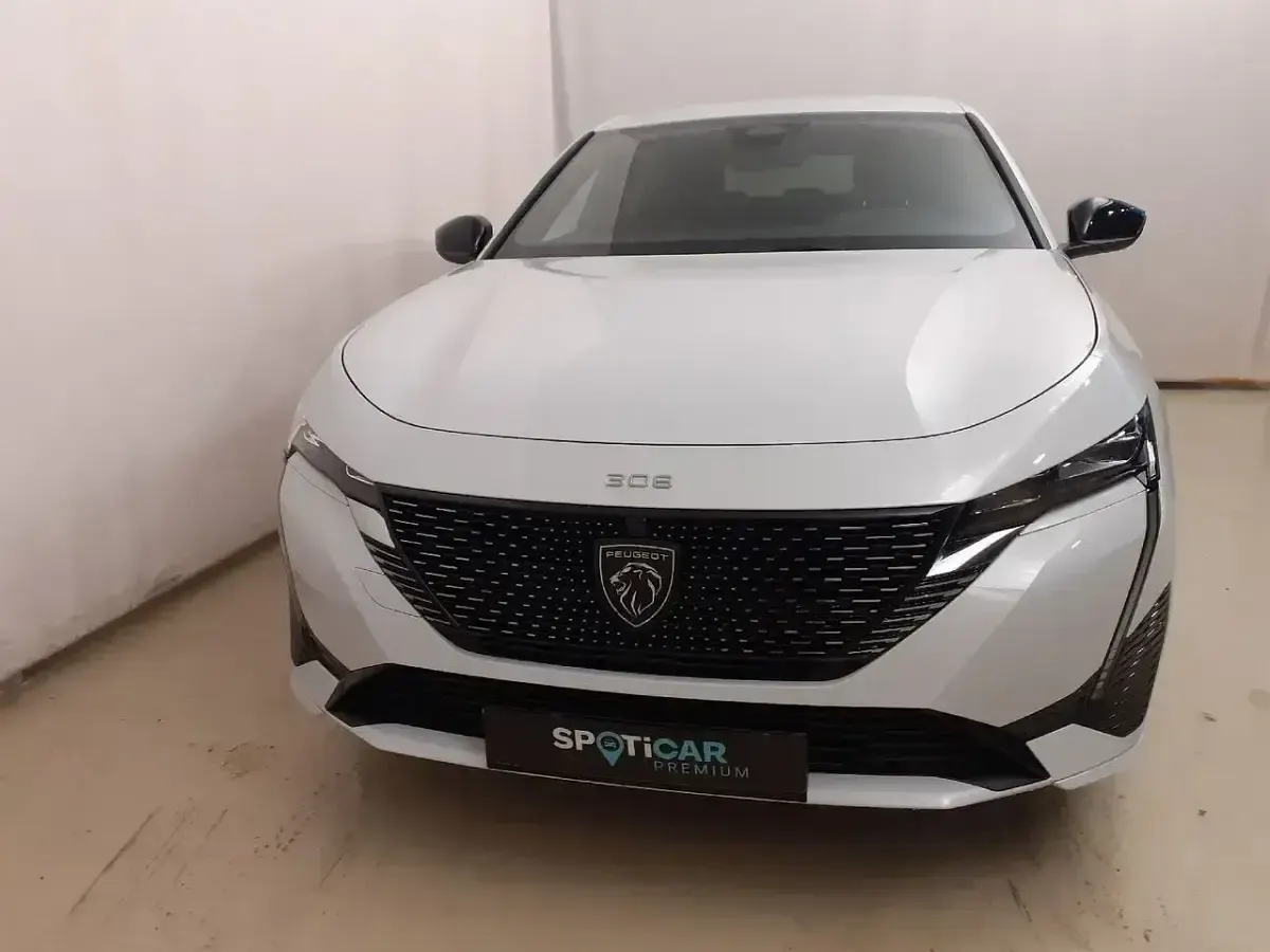 Usado Peugeot e-308 114 kW (156 CV) 2023 Blanco Utilitario