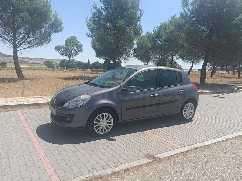 Usado Renault Clio II Exception 85 CV (62 kW) 2007 Gris / plata Berlina