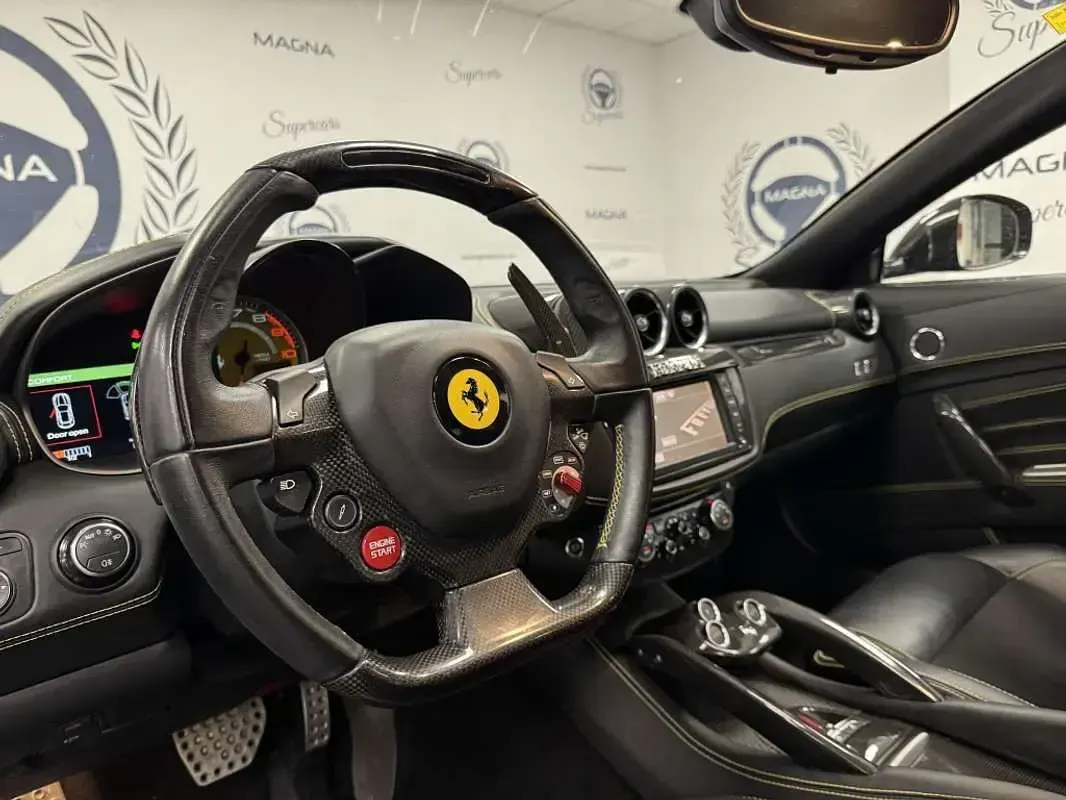 Usado Ferrari FF 661 CV (486 kW) 2012 Negro Familiar