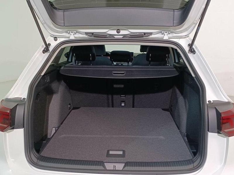 Usado VW Golf VIII Life 116 CV (85 kW) 2024 Blanco Familiar