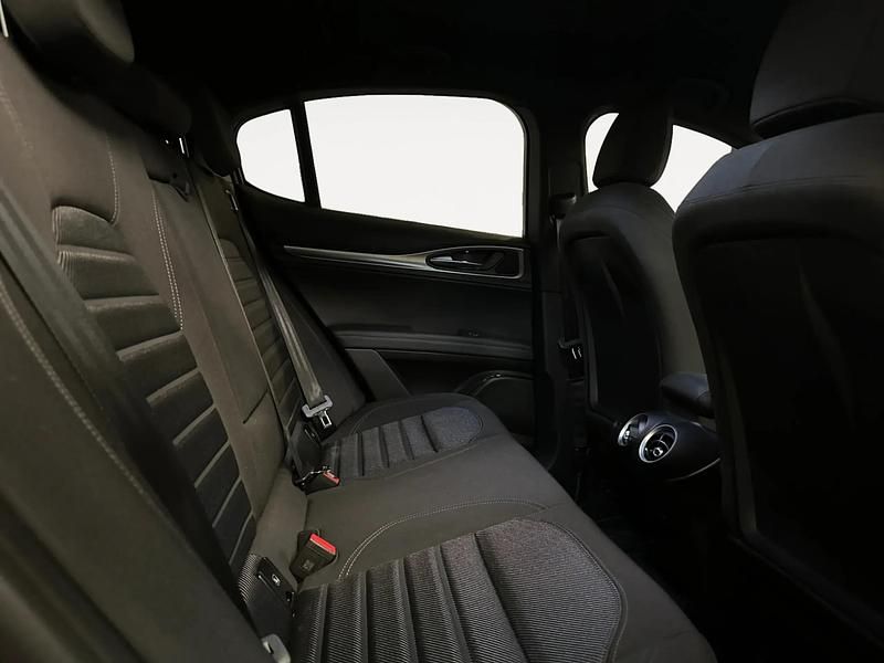 Nuevo Alfa Romeo Stelvio Sprint 202 CV (148 kW) 2025 Rojo SUV