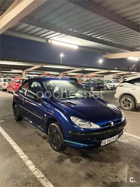Usado Peugeot 206 75 CV (55 kW) 2000 Azul Berlina