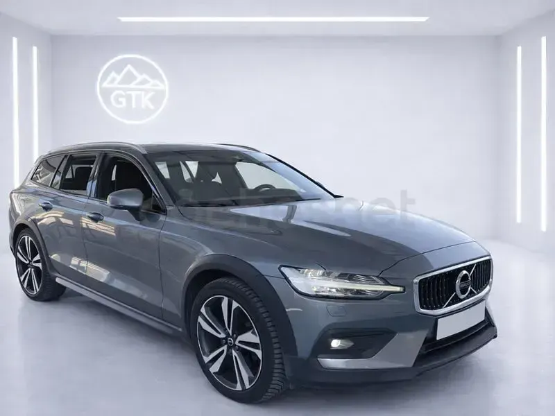 Usado Volvo V60 CC Pro 190 CV (139 kW) 2020 Gris / plata Familiar