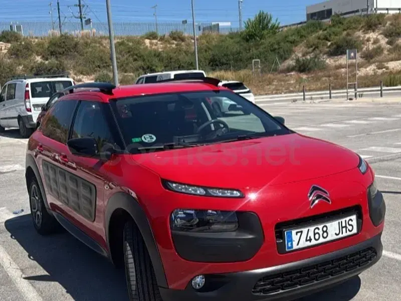 Usado Citroën C4 Cactus Shine Edition 100 CV (73 kW) 2015 Rojo Utilitario
