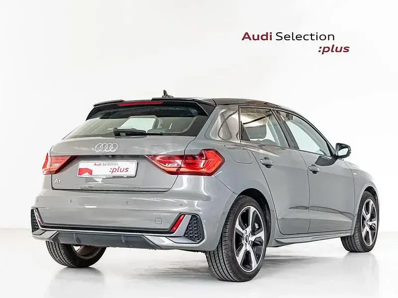 Usado Audi A1 Sportback 110 CV (80 kW) 2023 Gris / plata Utilitario