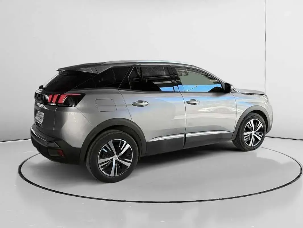 Usado Peugeot 3008 Allure 131 CV (96 kW) 2020 Gris SUV