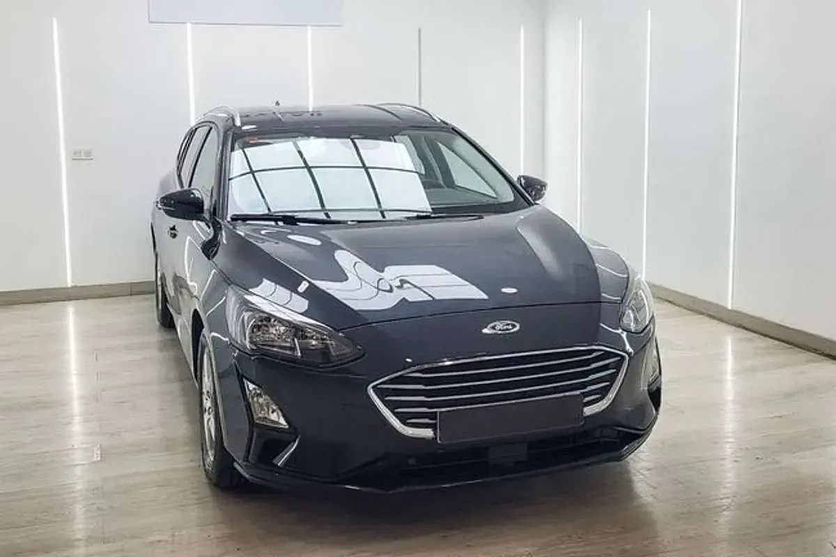 Usado Ford Focus Trend 120 CV (88 kW) 2021 Azul Familiar