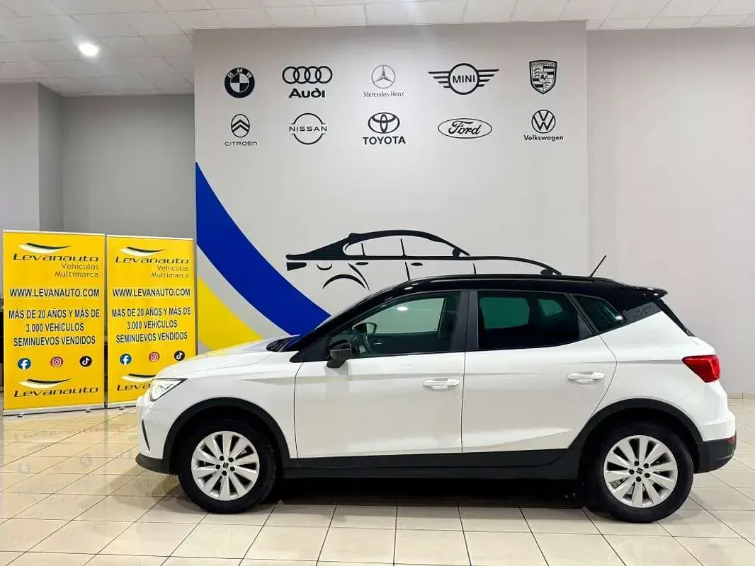 Usado Seat Arona Style 110 CV (80 kW) 2021 Blanco SUV