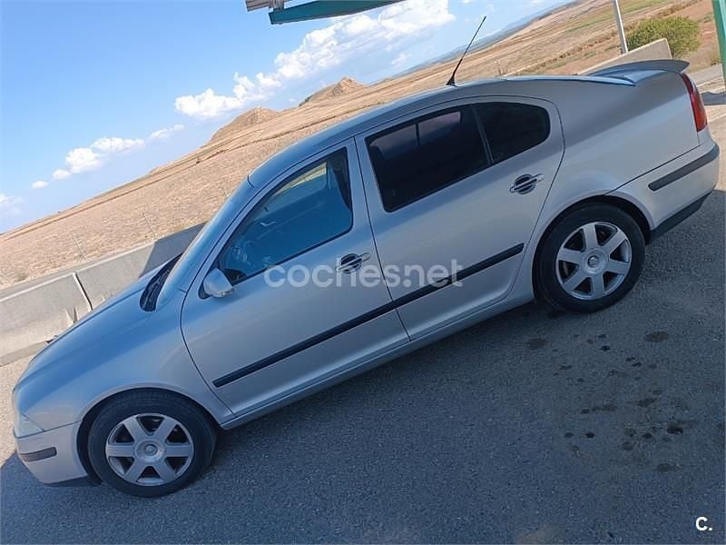 Gris / plata Usado 2006 Skoda Octavia Elegance Berlina | 3200 € (Precio justo) - Imagen 1/4