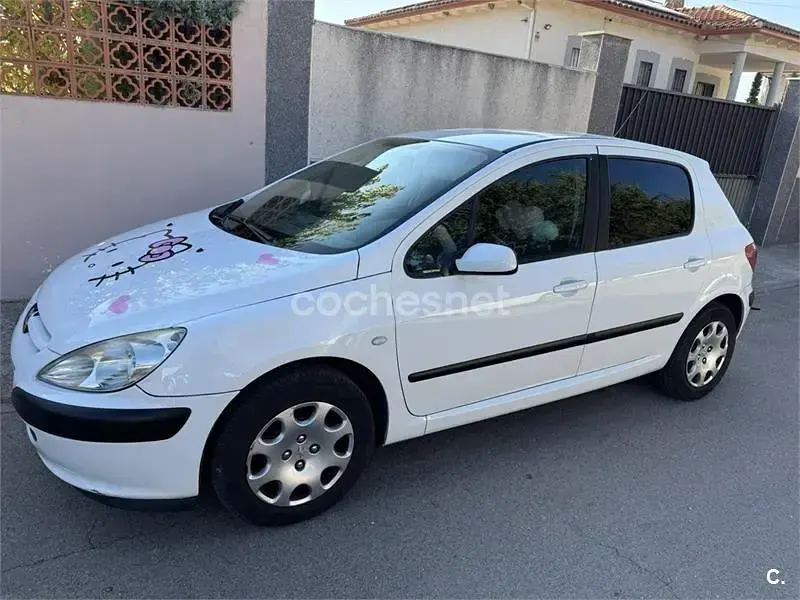 Usado Peugeot 307 90 CV (66 kW) 2003 Blanco Berlina