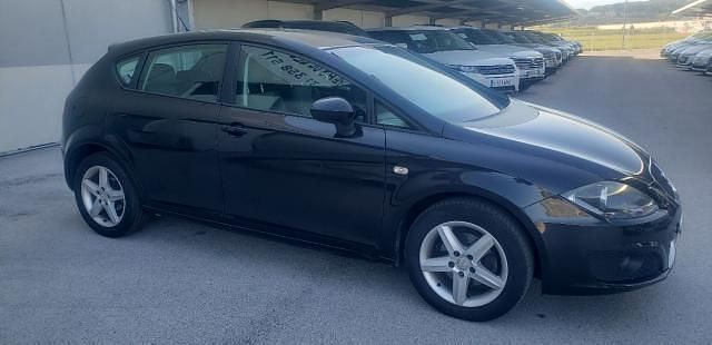 Usado Seat Leon Reference 105 CV (77 kW) 2010 Blanco Utilitario