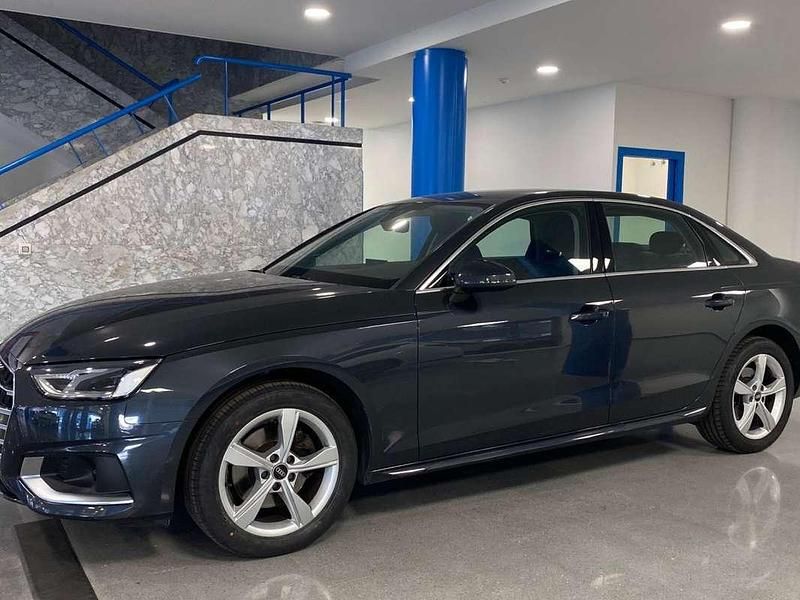 Usado Audi A4 Advanced 163 CV (119 kW) 2020 Gris Berlina