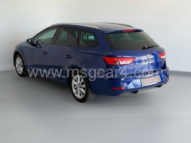 Usado Seat Leon Style 110 CV (80 kW) 2018 Azul Familiar