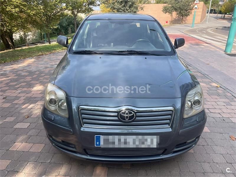 Gris / plata Usado 2004 Toyota Avensis Executive Berlina | 4300 € (Precio justo) - Imagen 1/4