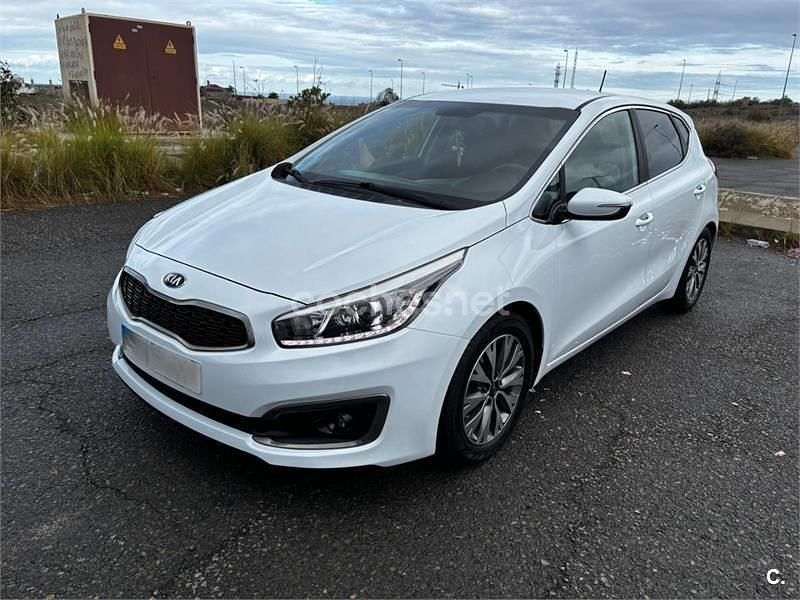 Usado Kia Ceed 100 CV (73 kW) 2016 Blanco Utilitario
