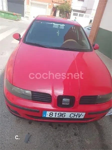 Usado Seat Leon Sport 110 CV (80 kW) 2003 Rojo Utilitario