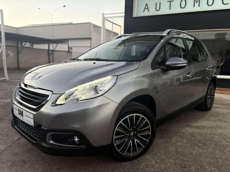 Usado Peugeot 2008 Allure 99 CV (72 kW) 2015 Gris SUV