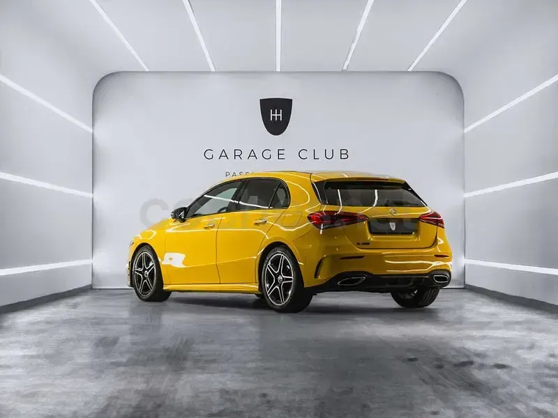 Begagnad Mercedes A180 AMG line 136 HK (100 kW) 2021 Gul Sedan