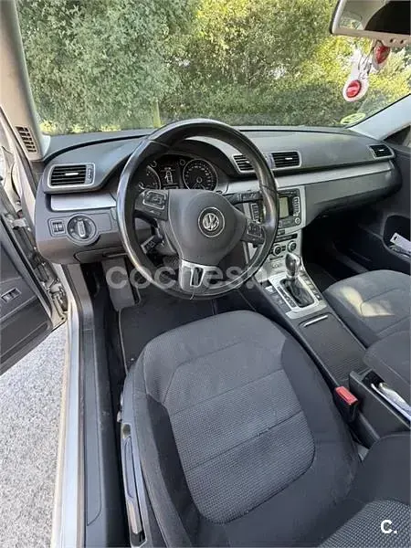 Usado VW Passat Advance 140 CV (102 kW) 2014 Gris / plata Berlina