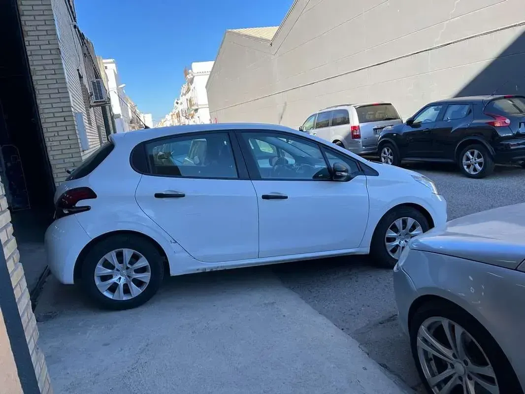 Usado Peugeot 208 Access 75 CV (55 kW) 2017 Blanco Utilitario