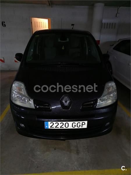 Usado Renault Grand Modus Dynamique 100 CV (73 kW) 2008 Negro Monovolumen