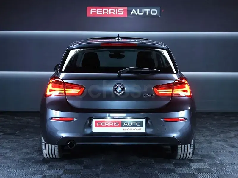 Usado BMW 118 Comfort Edition 136 CV (100 kW) 2015 Gris / plata Utilitario