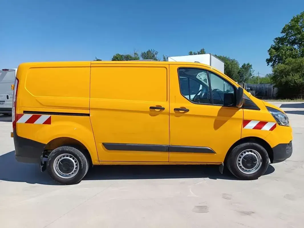 Usado Ford Transit Custom Trend 131 CV (96 kW) 2021 Blanco Van