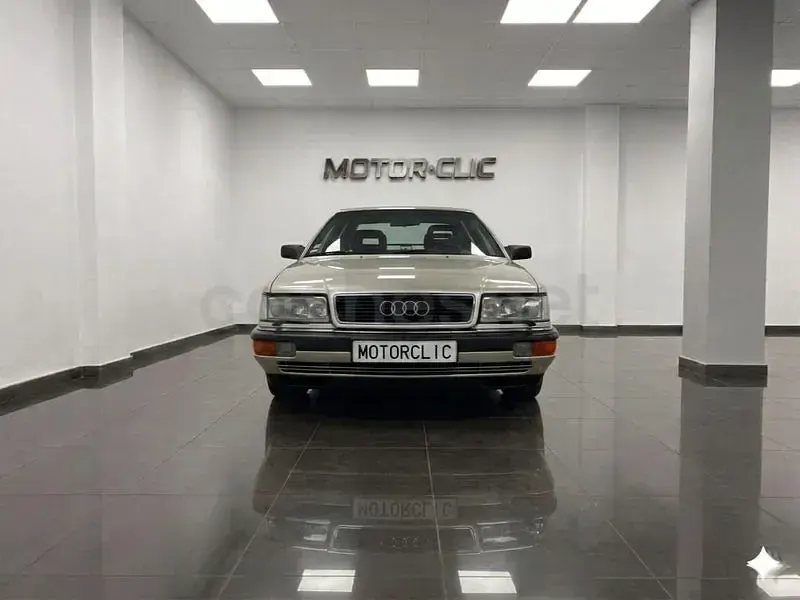 Usado Audi V8 250 CV (183 kW) 1990 Gris / plata Berlina