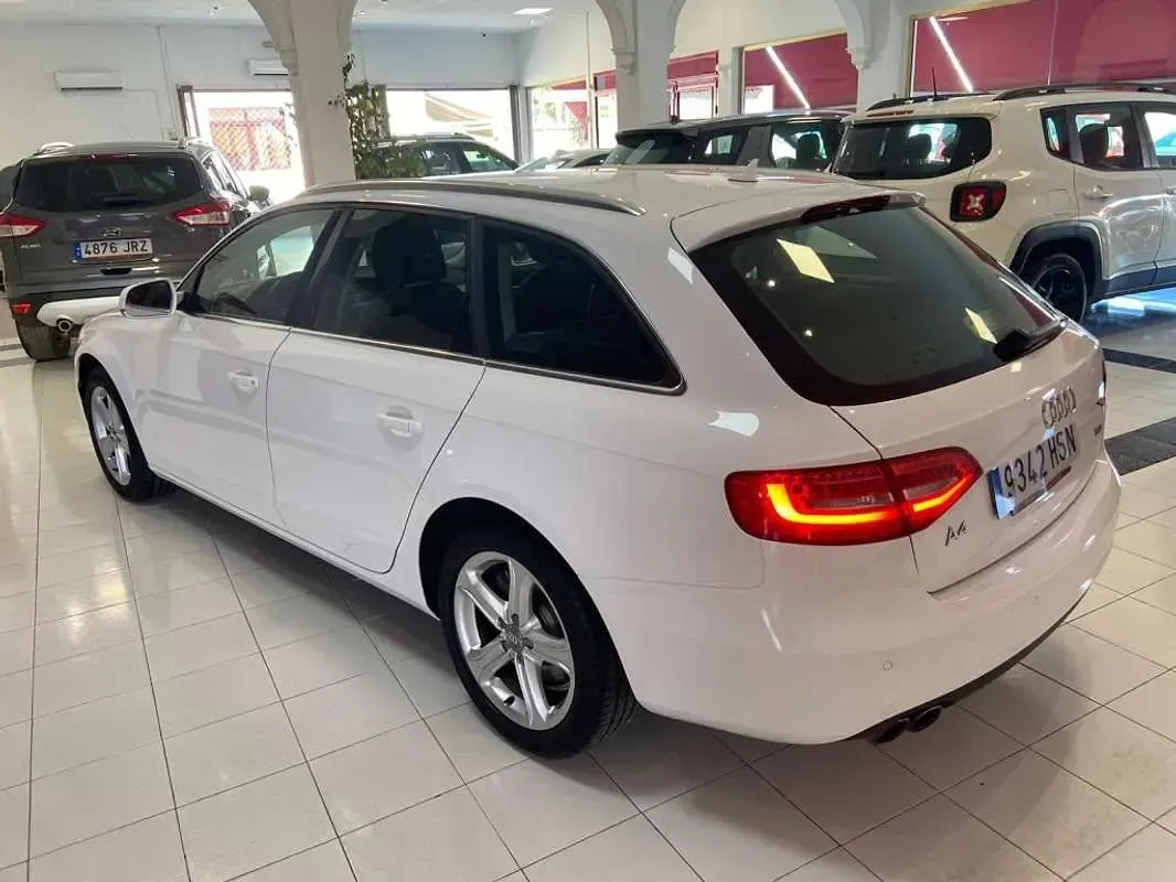 Usado Audi A4 Advanced 177 CV (130 kW) 2013 Blanco Familiar