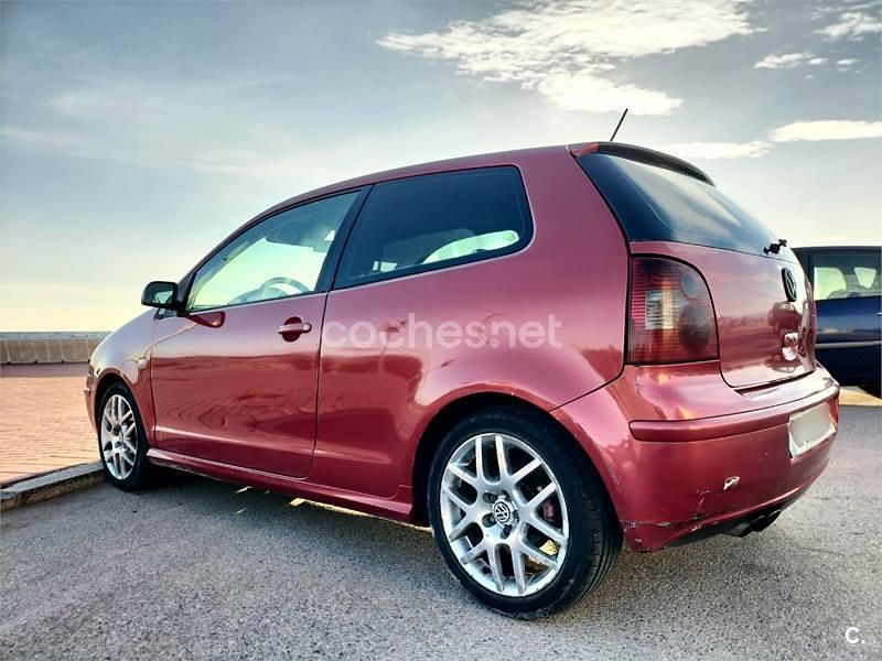 Usado VW Polo Trendline 100 CV (73 kW) 2004 Rojo Berlina