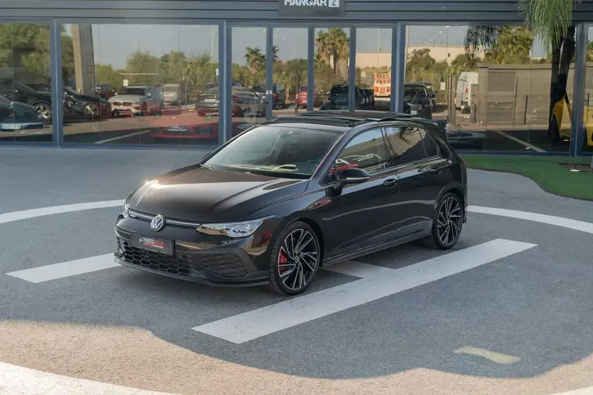 Usado VW Golf VIII GTI 300 CV (220 kW) 2022 Negro Utilitario