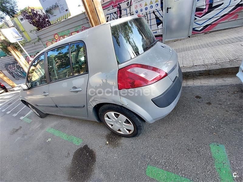 Gris / plata Usado 2004 Renault Mégane II Expression Berlina | 2300 € (Precio justo) - Imagen 1/4