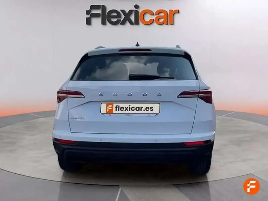 Usado Skoda Karoq Active 116 CV (85 kW) 2022 Blanco SUV