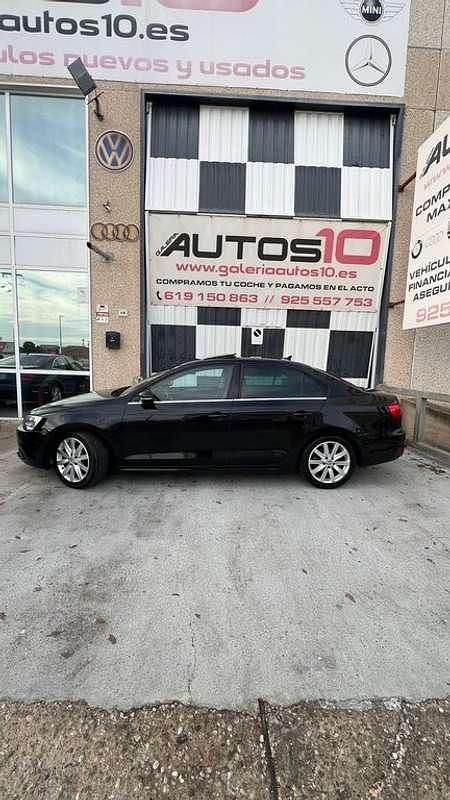 Usado VW Jetta Advance 105 CV (77 kW) 2012 Negro Berlina