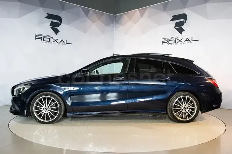 Usado Mercedes CLA220 Shooting Brake 177 CV (130 kW) 2018 Azul Familiar
