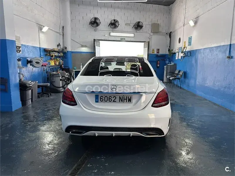 Usado Mercedes C250 AMG line 204 CV (150 kW) 2014 Blanco Berlina