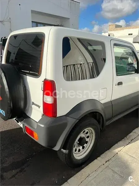 Usado Suzuki Jimny 85 CV (62 kW) 2015 Blanco SUV