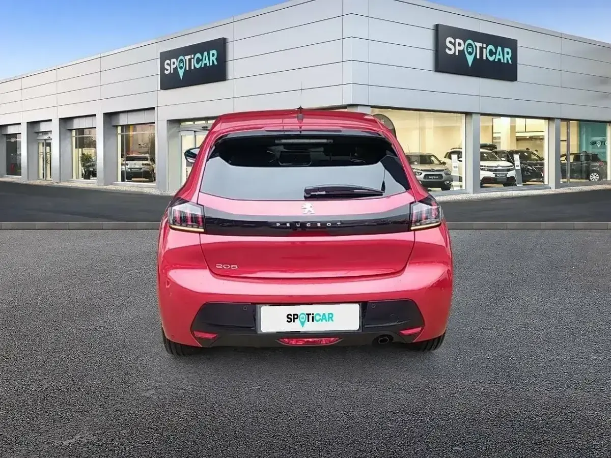 Usado Peugeot 208 Allure 100 CV (73 kW) 2023 Rojo Utilitario