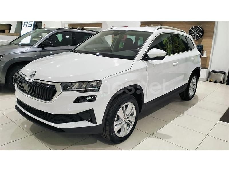 Blanco Nuevo 2025 Skoda Karoq Selection SUV | 31.490 € (Precio justo) - Imagen 1/4