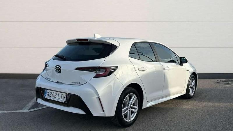 Usado Toyota Corolla Active 122 CV (89 kW) 2021 Blanco Berlina