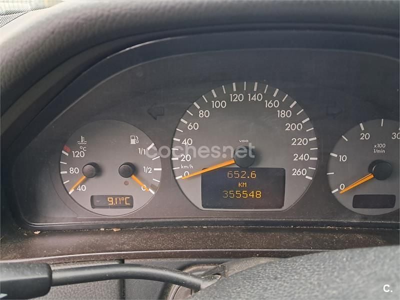 Usado Mercedes E270 Avantgarde 170 CV (125 kW) 2002 Negro Berlina