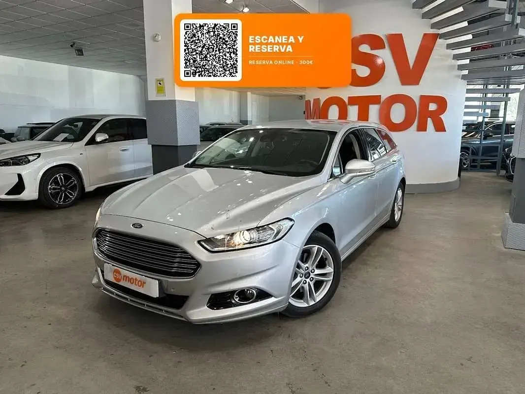 Usado Ford Mondeo Vignale 175 CV (128 kW) 2015 Gris / plata Familiar