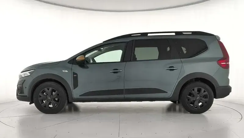 Usado Dacia Jogger Extreme 140 CV (102 kW) 2025 Verde Monovolumen