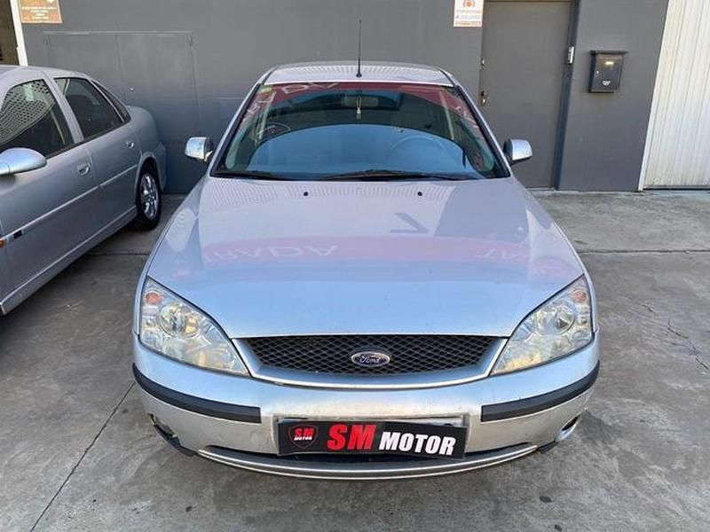 Usado Ford Mondeo Trend 116 CV (85 kW) 2001 Gris Berlina