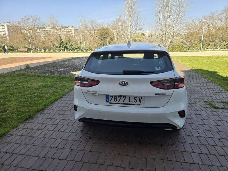 Usado Kia Ceed 120 CV (88 kW) 2021 Blanco Utilitario