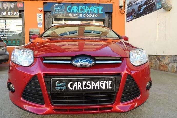 Usado Ford Focus Titanium 125 CV (91 kW) 2013 Burdeos Utilitario